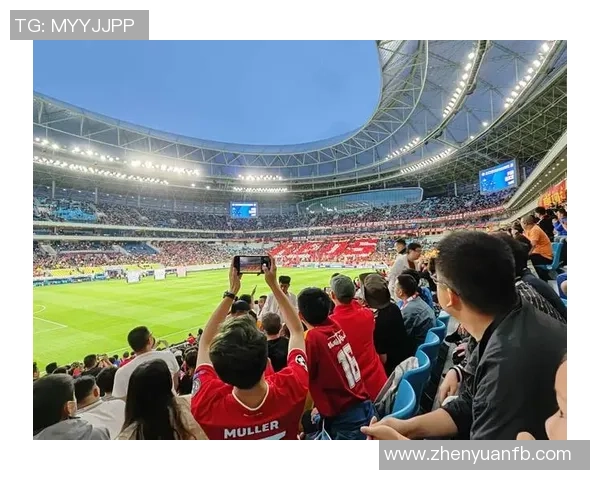 足球明星颁奖典礼精彩献唱展现球场魅力与音乐激情的完美结合